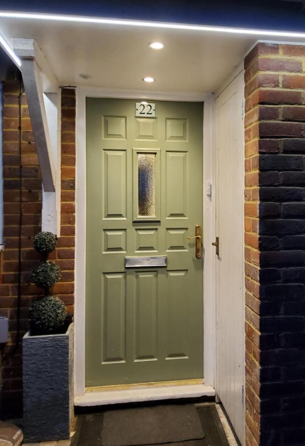 Air Conditioned Modern Double Bed Room With Private Attached Bathroom - Free Parking - Near London Heathrow Airport & Southall Broadway المظهر الخارجي الصورة