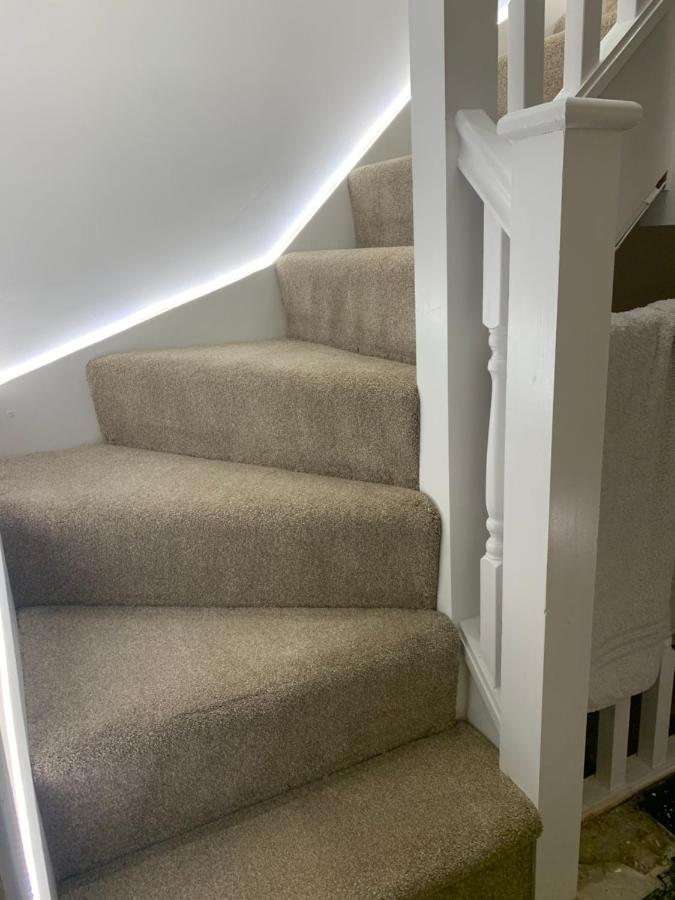 Air Conditioned Modern Double Bed Room With Private Attached Bathroom - Free Parking - Near London Heathrow Airport & Southall Broadway المظهر الخارجي الصورة