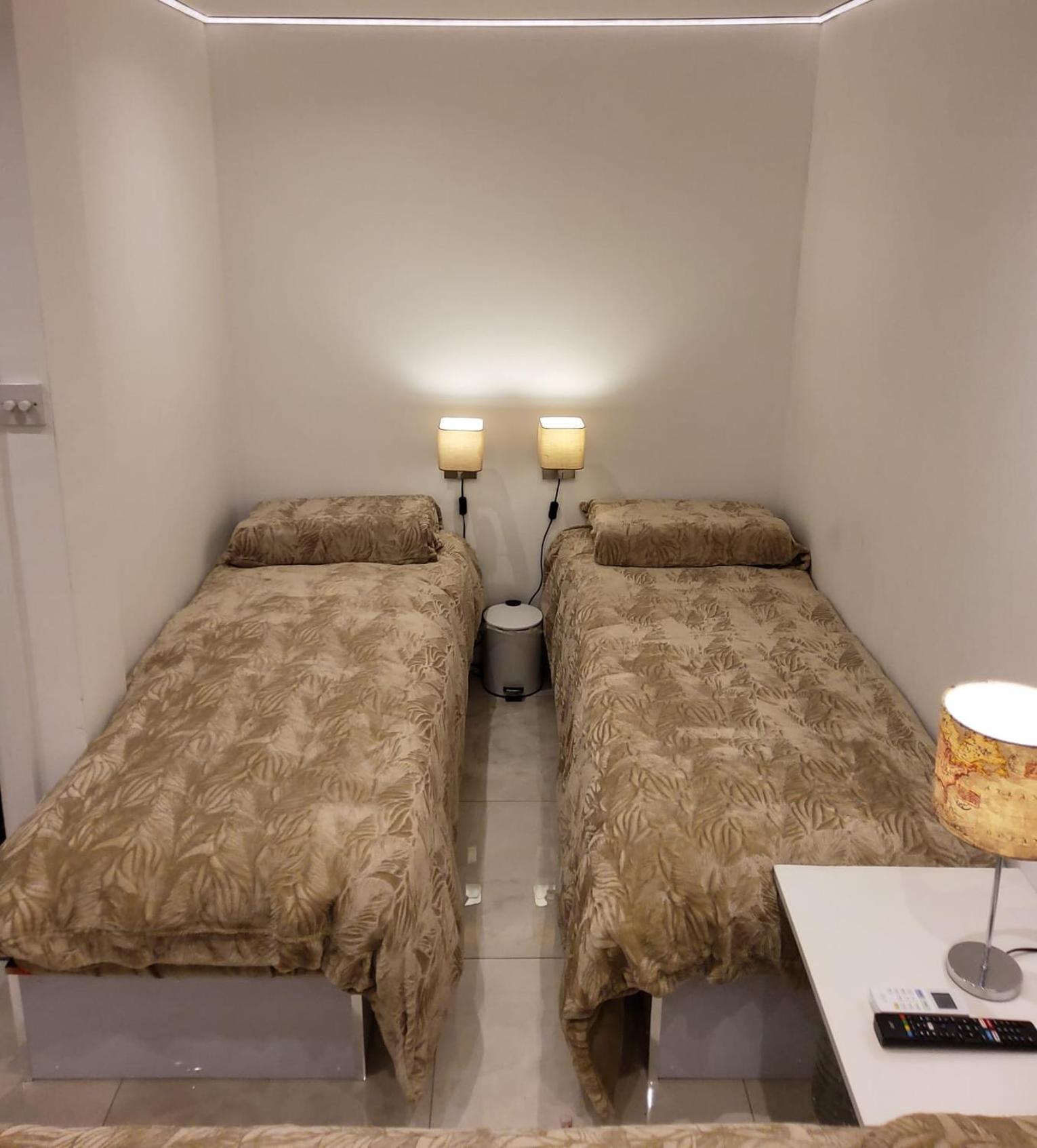 Air Conditioned Modern Double Bed Room With Private Attached Bathroom - Free Parking - Near London Heathrow Airport & Southall Broadway المظهر الخارجي الصورة