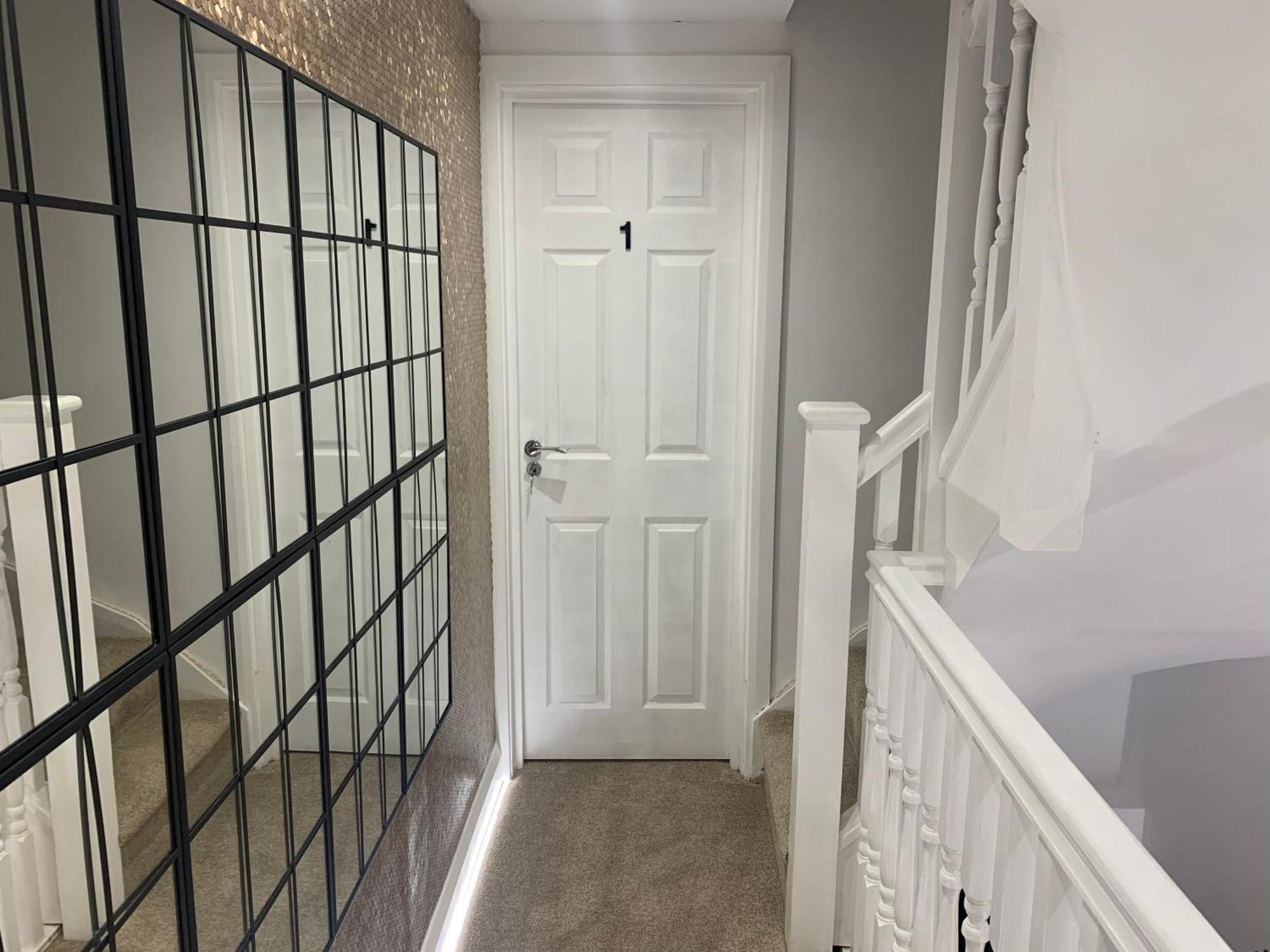 Air Conditioned Modern Double Bed Room With Private Attached Bathroom - Free Parking - Near London Heathrow Airport & Southall Broadway المظهر الخارجي الصورة